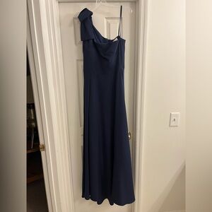 Ieena for Mac Duggal
Elegant Navy Blue One Shoulder Gown